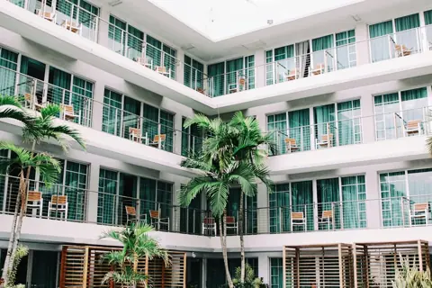 Ảnh minh họa mẫu website tour du lịch, bố cục tối giản