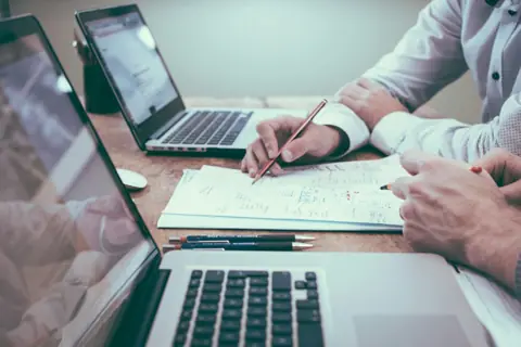 Ảnh minh họa mẫu website luật sư, bố cục tối giản