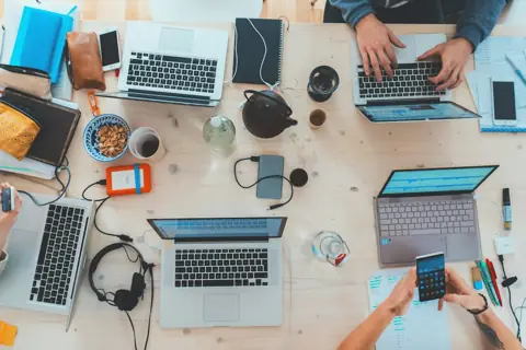 Ảnh minh họa mẫu website luật sư, bố cục sang trọng