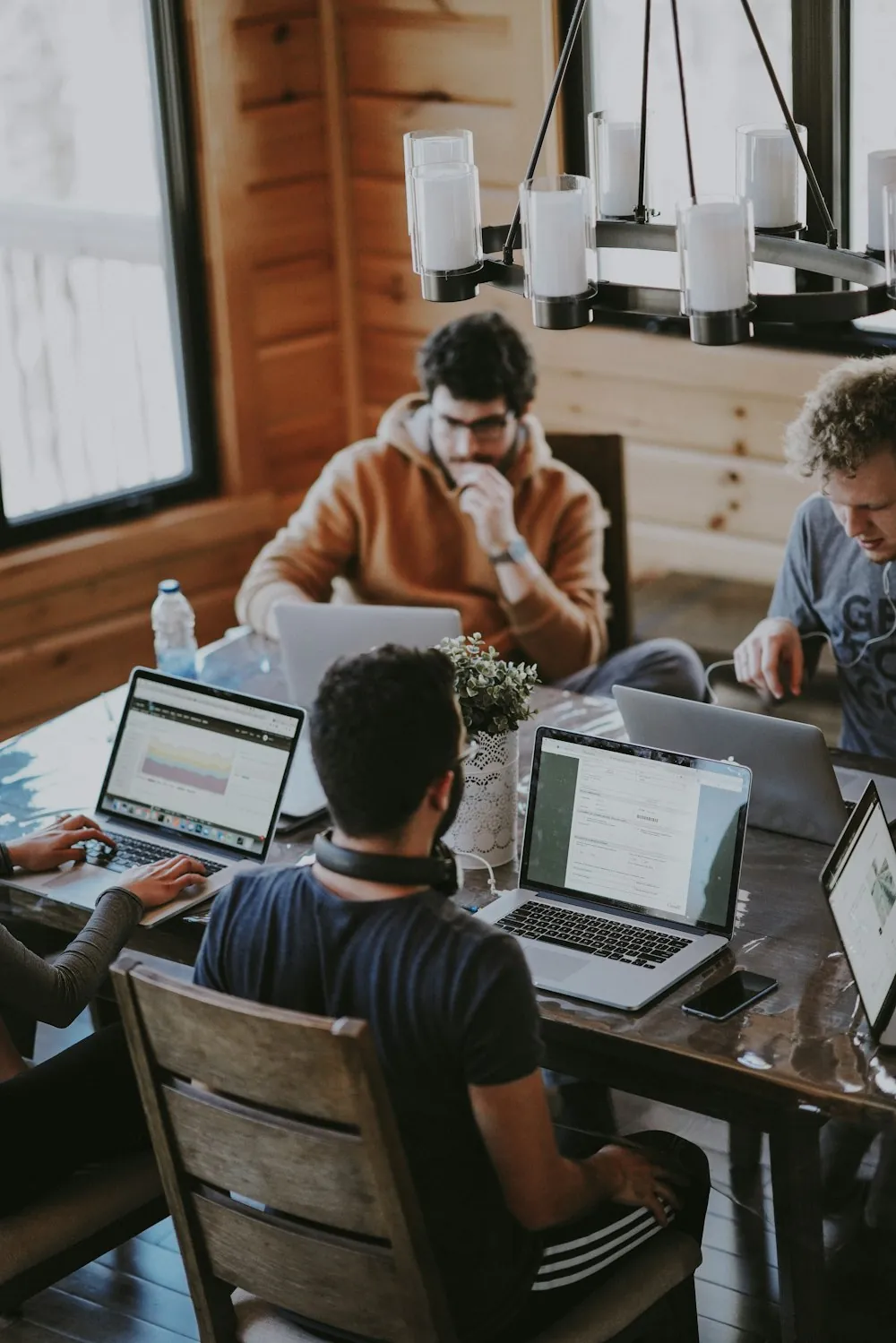 Ảnh minh họa mẫu mẫu website gara ô tô — tạp chí